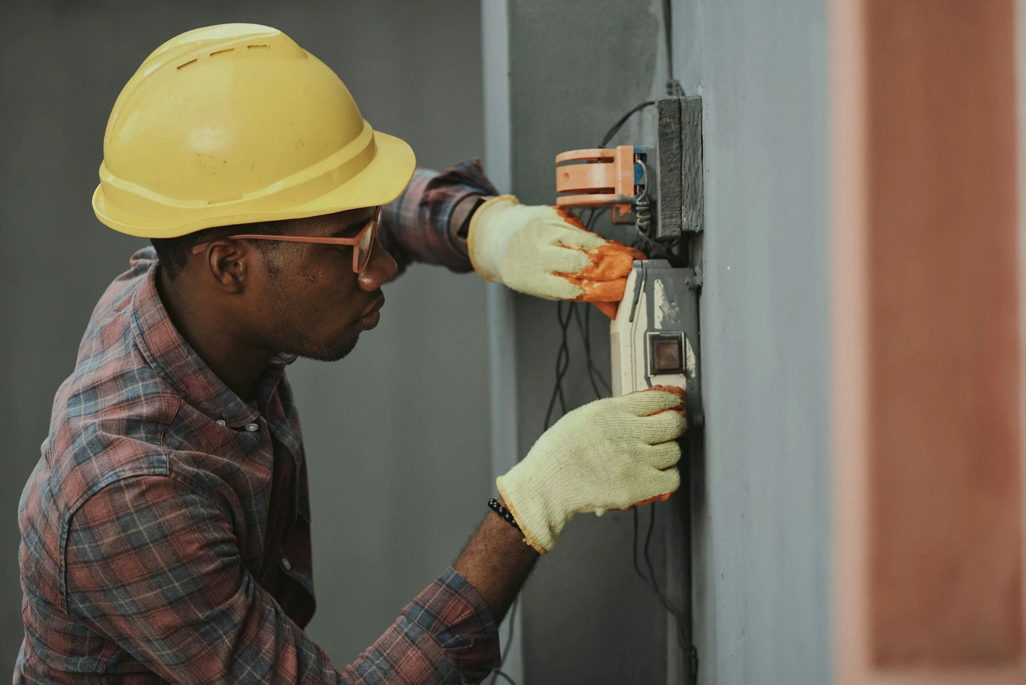 Emergency electrician Toronto